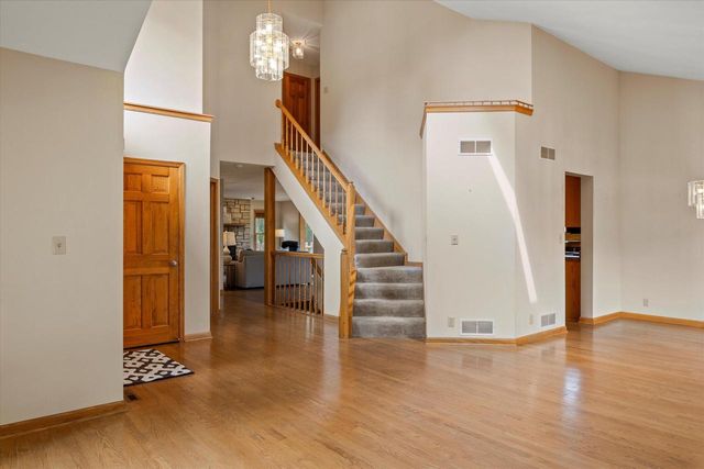 3562 W Jerelin DRIVE, Franklin, WI 53132
