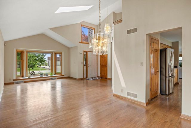 3562 W Jerelin DRIVE, Franklin, WI 53132