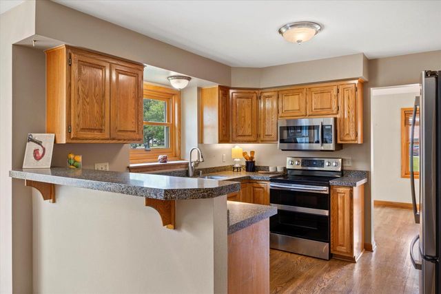 3562 W Jerelin DRIVE, Franklin, WI 53132