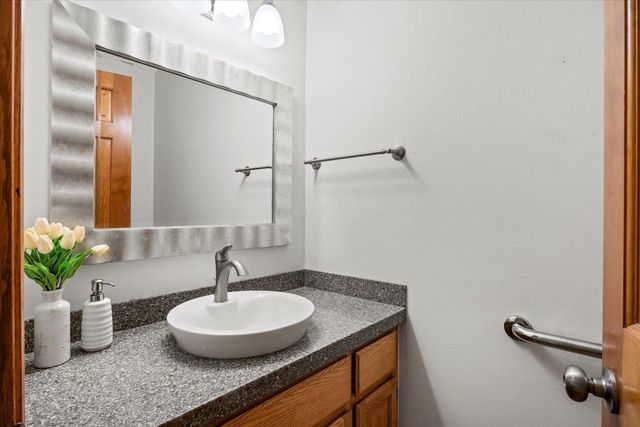 3562 W Jerelin DRIVE, Franklin, WI 53132