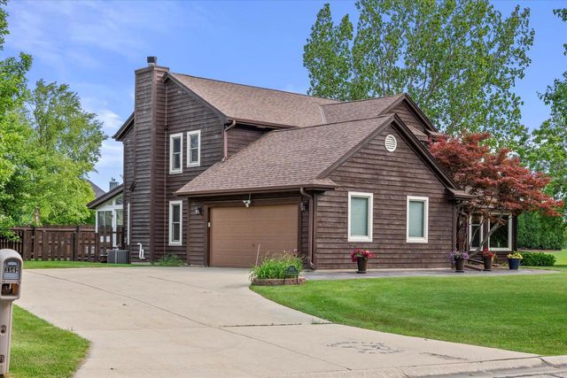 3562 W Jerelin DRIVE, Franklin, WI 53132
