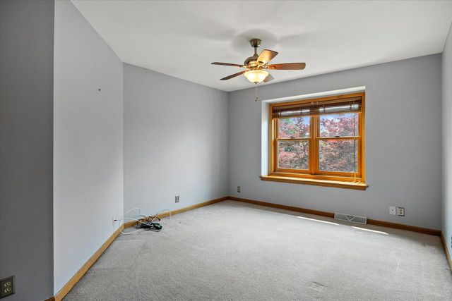 3562 W Jerelin DRIVE, Franklin, WI 53132