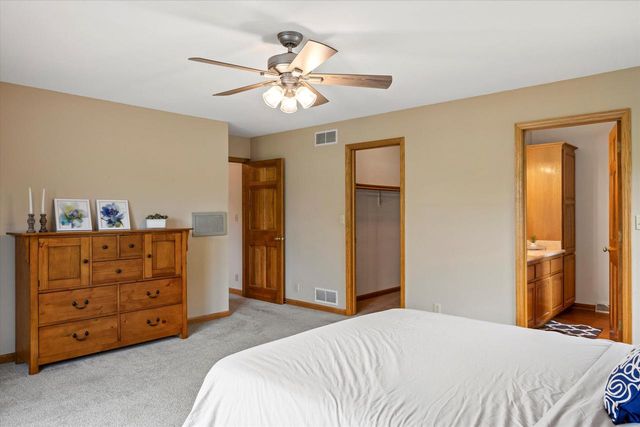 3562 W Jerelin DRIVE, Franklin, WI 53132