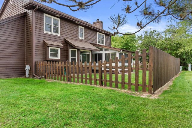 3562 W Jerelin DRIVE, Franklin, WI 53132