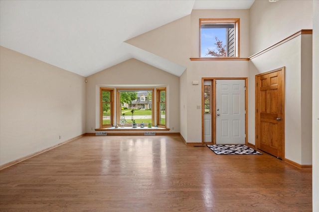 3562 W Jerelin DRIVE, Franklin, WI 53132