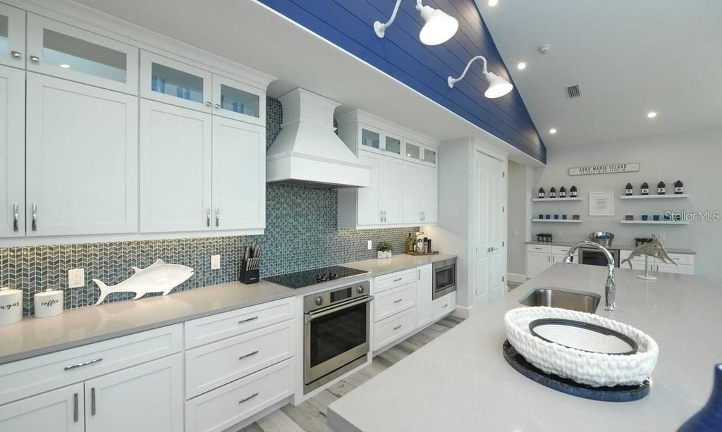 212 SPRING AVENUE, ANNA MARIA, FL 34216 — photo 3