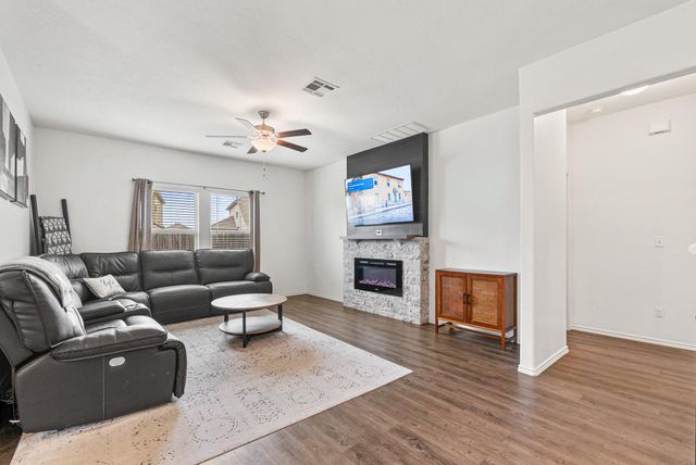 136 Copper LN, Kyle, TX 78640