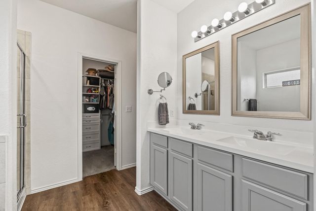 136 Copper LN, Kyle, TX 78640