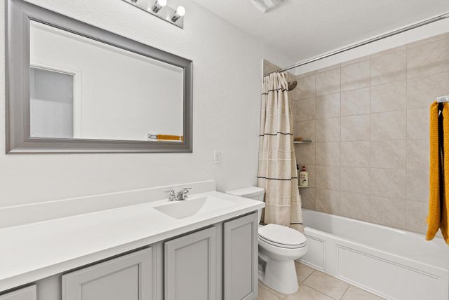 136 Copper LN, Kyle, TX 78640