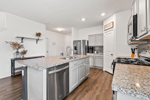 136 Copper LN, Kyle, TX 78640