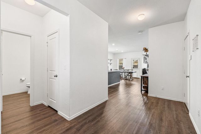 136 Copper LN, Kyle, TX 78640