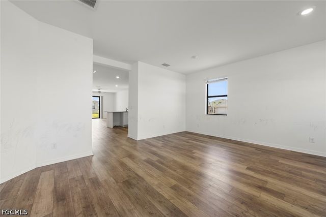 2021 NE 4th AVE, Cape Coral, FL 33909