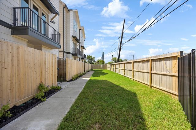 2806 Mills Street, Houston, TX 77026