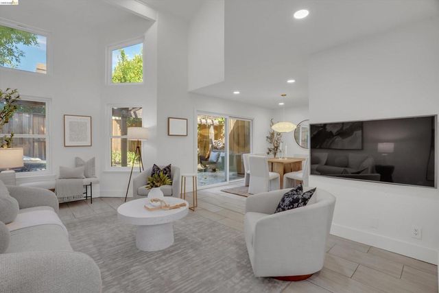 4826 La Fiesta Pl, San Jose, CA 95129