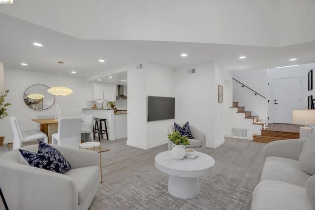 4826 La Fiesta Pl, San Jose, CA 95129
