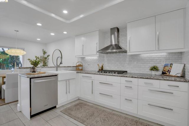 4826 La Fiesta Pl, San Jose, CA 95129