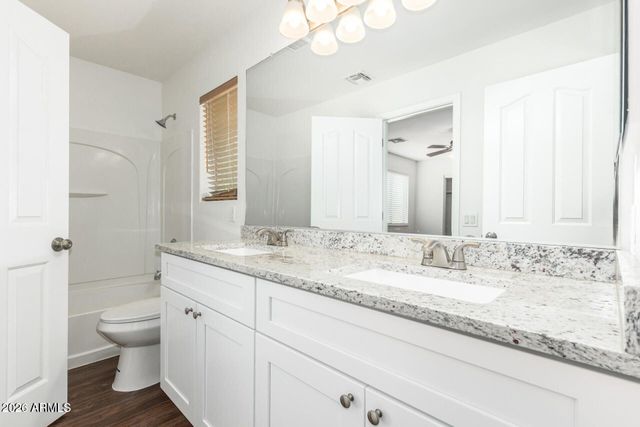 8223 W FLORENCE Avenue, Phoenix, AZ 85043