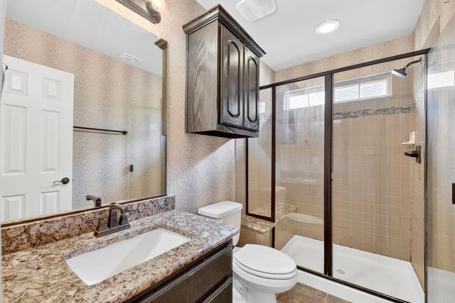 127 Lake Trail Drive, Red Oak, TX 75154