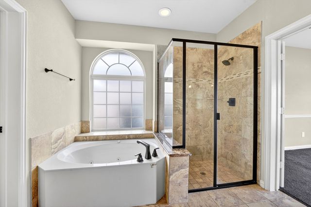 127 Lake Trail Drive, Red Oak, TX 75154