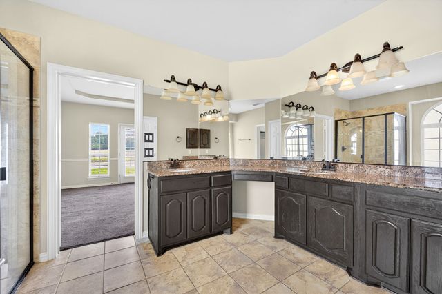 127 Lake Trail Drive, Red Oak, TX 75154