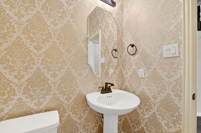 127 Lake Trail Drive, Red Oak, TX 75154