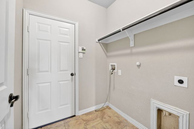 127 Lake Trail Drive, Red Oak, TX 75154