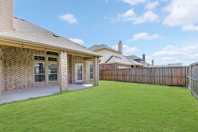 127 Lake Trail Drive, Red Oak, TX 75154