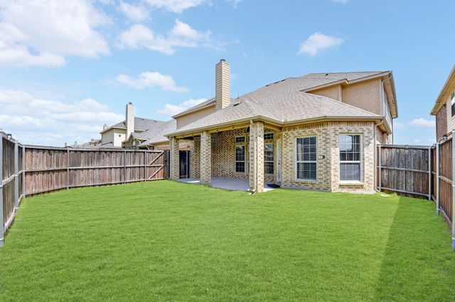 127 Lake Trail Drive, Red Oak, TX 75154
