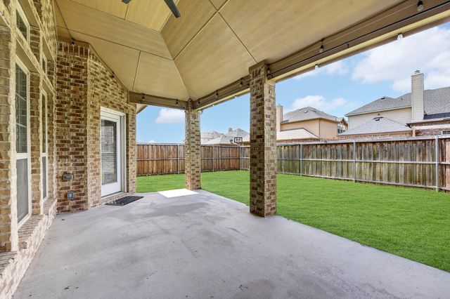 127 Lake Trail Drive, Red Oak, TX 75154