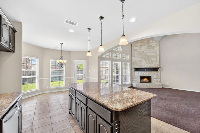 127 Lake Trail Drive, Red Oak, TX 75154