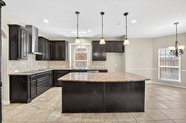 127 Lake Trail Drive, Red Oak, TX 75154