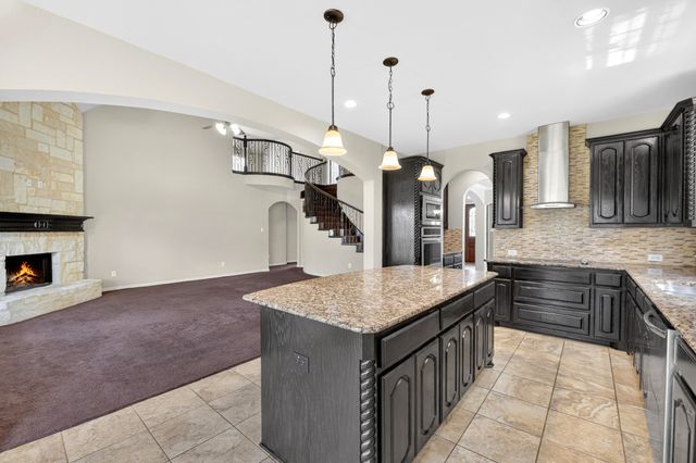 127 Lake Trail Drive, Red Oak, TX 75154