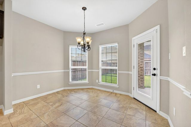 127 Lake Trail Drive, Red Oak, TX 75154