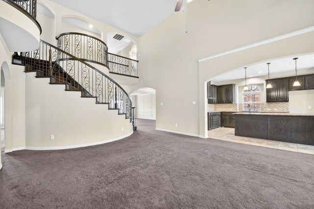 127 Lake Trail Drive, Red Oak, TX 75154