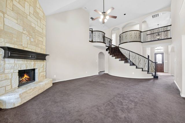 127 Lake Trail Drive, Red Oak, TX 75154