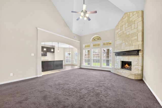 127 Lake Trail Drive, Red Oak, TX 75154