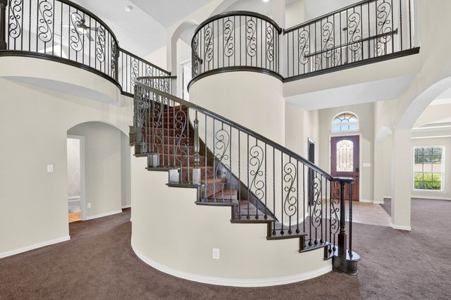 127 Lake Trail Drive, Red Oak, TX 75154