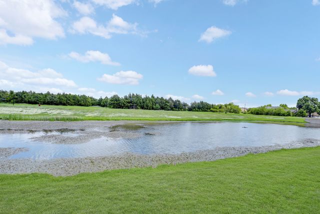 127 Lake Trail Drive, Red Oak, TX 75154