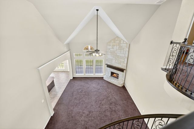 127 Lake Trail Drive, Red Oak, TX 75154