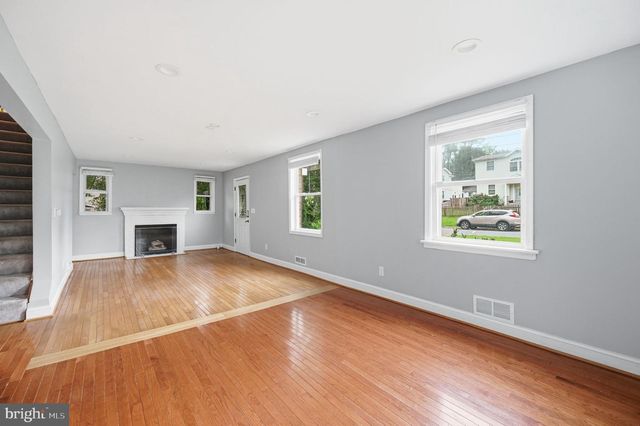 2918 MONROE PL, Falls Church, VA 22042