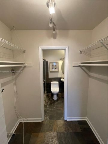 4050 NE 12th Ter 25-1, Oakland Park, FL 33334