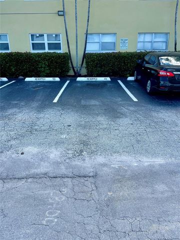 4050 NE 12th Ter 25-1, Oakland Park, FL 33334