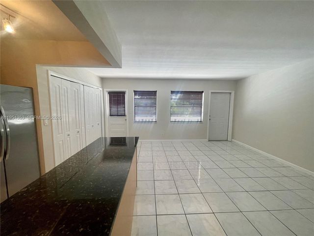 4050 NE 12th Ter 25-1, Oakland Park, FL 33334
