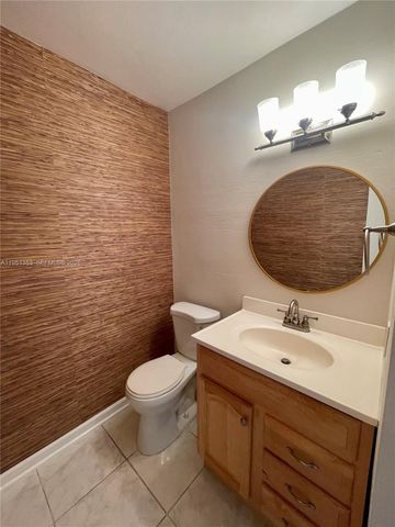 4050 NE 12th Ter 25-1, Oakland Park, FL 33334