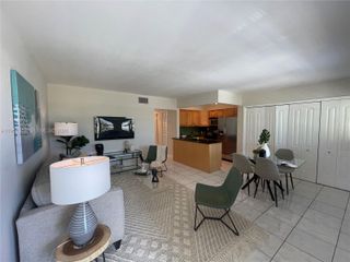 4050 NE 12th Ter 25-1, Oakland Park, FL 33334