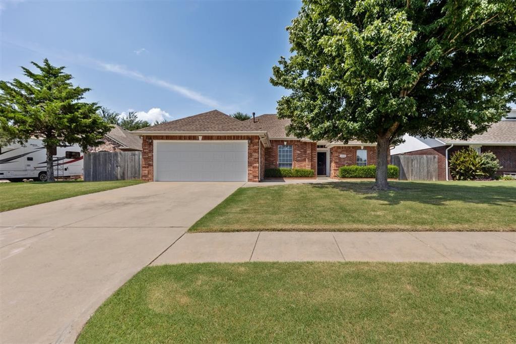 1329 NW 9th Street, Moore, OK 73170