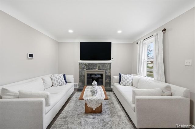 5844 Gilman Street, Garden City, MI 48135