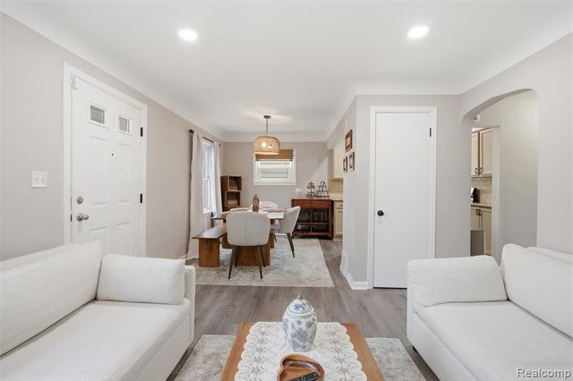5844 Gilman Street, Garden City, MI 48135
