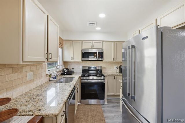 5844 Gilman Street, Garden City, MI 48135