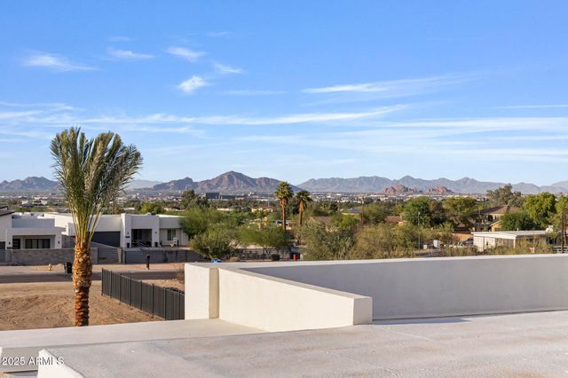 2305 E SOUTH MOUNTAIN Avenue, Phoenix, AZ 85042